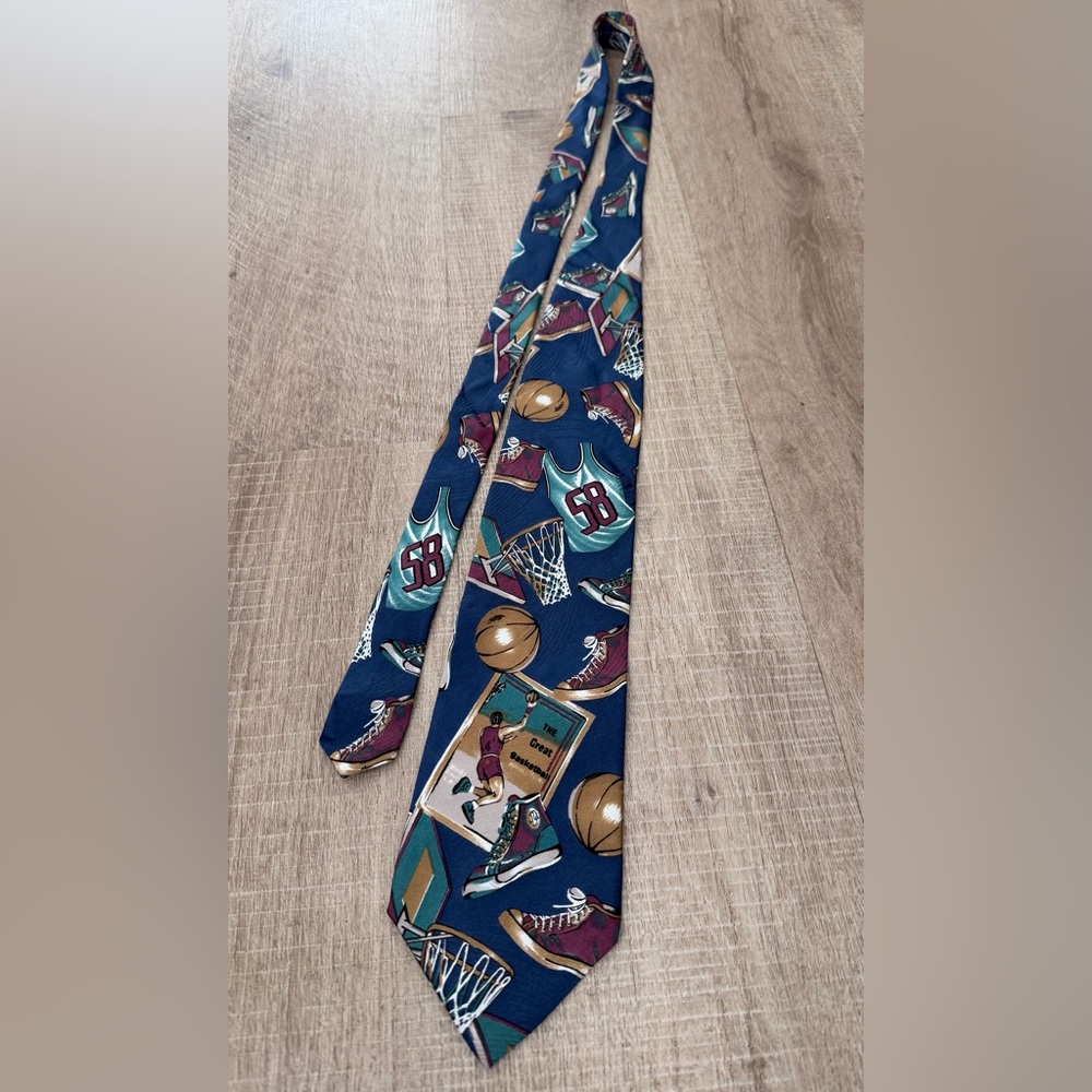 Hathaway Basketball themed tie